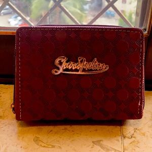 It’s a nice card holder purse